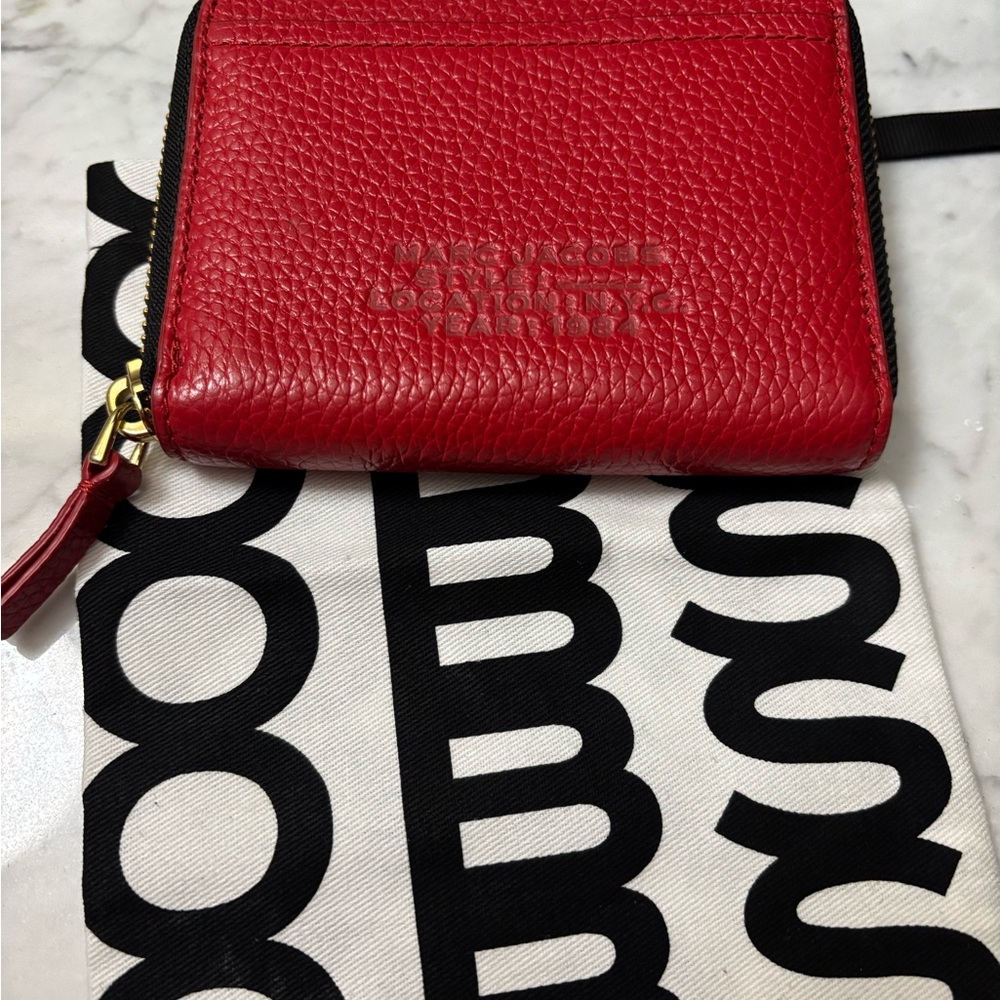 Marc Jacob zip around  leather wallet -